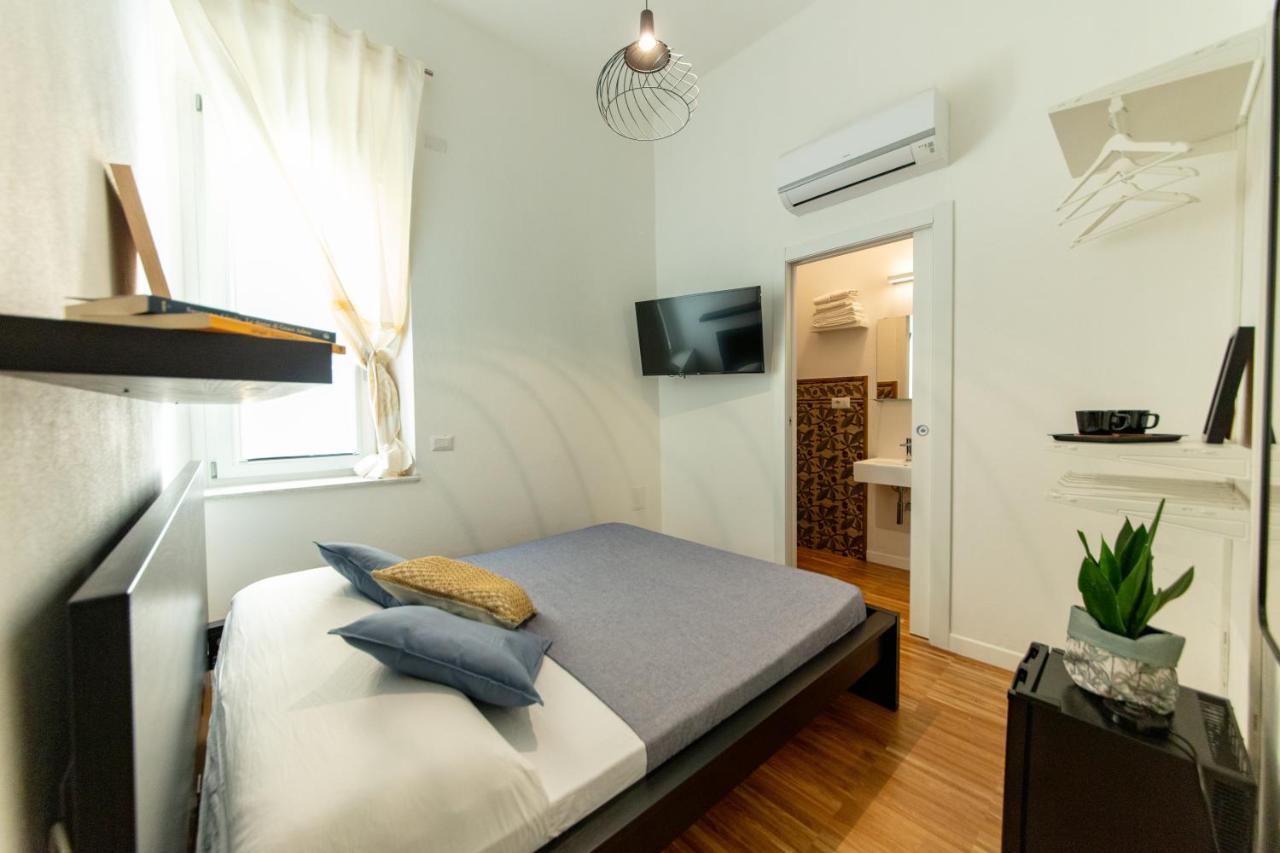 Lele'S Rooms Кальярі Екстер'єр фото