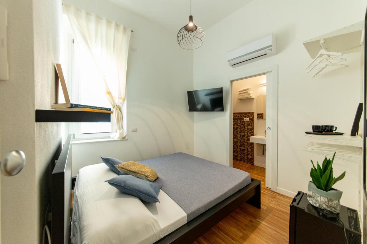 Lele'S Rooms Кальярі Екстер'єр фото