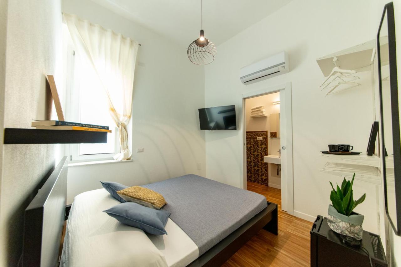 Lele'S Rooms Кальярі Екстер'єр фото